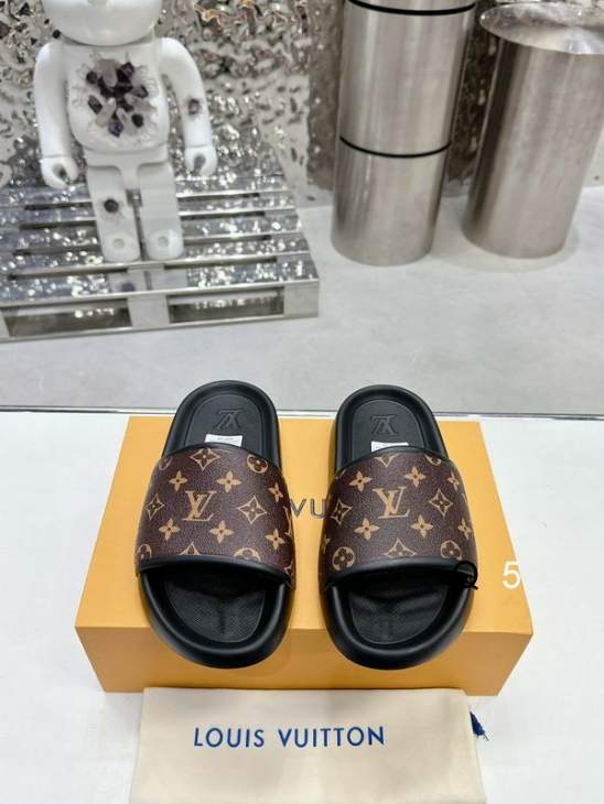 Picture of Louis Vuitton Slippers _SKULVsz38-45WM0172269